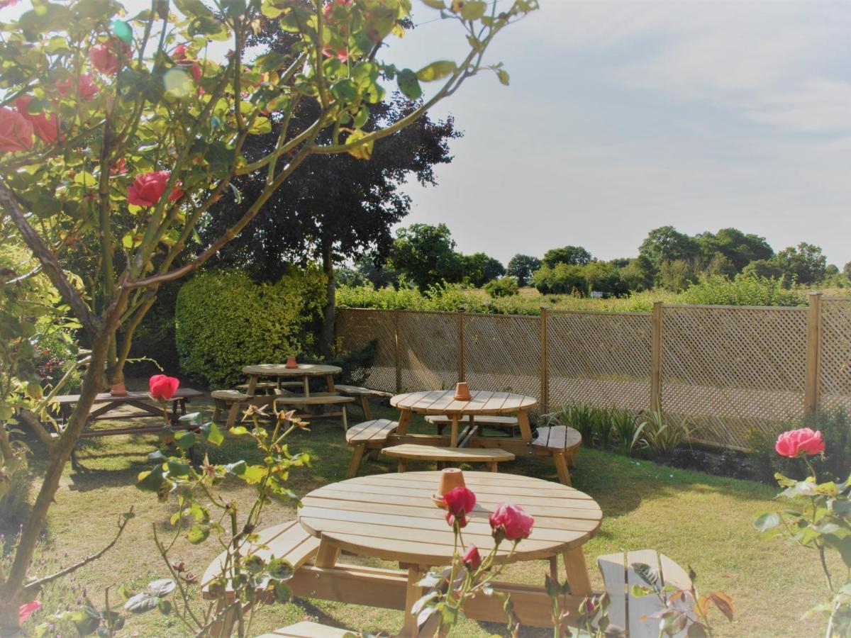 The Bird In Hand Ashwellthorpe Exterior foto